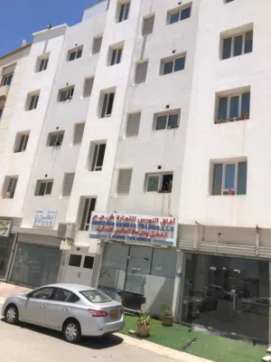 للبيع مبنى سكني تجاري في الحيل الجنوبيه