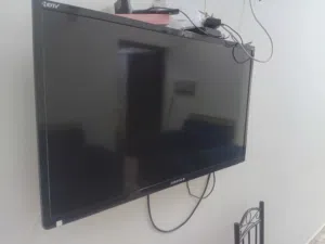 شاشه إيروستار 32 إنش مستعمله