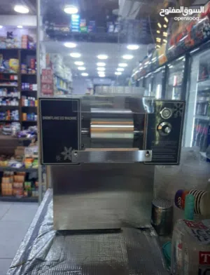 ماكينة صنع بوظة استعمال بمدة تقل عن 3 اسابيع بحالة ممتازة مع جميع ادواتها للبيع