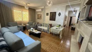 شقة مميزة للبيع في موقع مميز في الرابيه شبه أرضيه 180م بتشطيبات راقية / ref 9533
