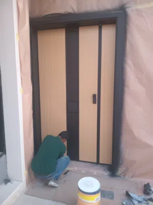 مصنع ابواب كلادينج وابواب حديد وتربزينات حديد واستيل والمنيوم شبابيك وخشب