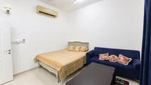 شقة  Apartment ف المعبيلة ف حي سكني ف شارع النزهة قرب كل لخدمات ولممشى يقرب مسقط مول ونستو لقديم 7د