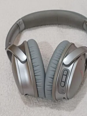 Bose QC35 headphone