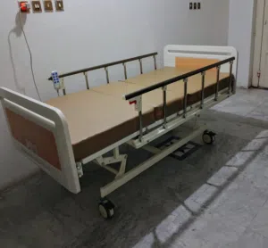 سرير طبي كهربائي شبه جديد مع ريموت وتحكم كامل – مناسب لكبار السن والمرضى مريح جدا نطيف استخدام اسبوع