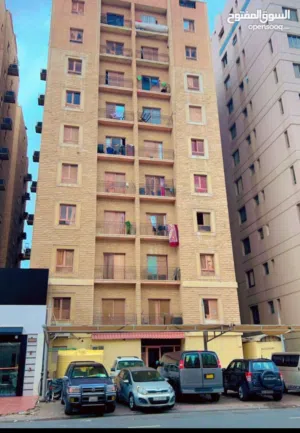 استديو للإيجار حولي شارع شرحبيل عند دوار السفريات عماره كنافه علبال مقابل بن السلطان