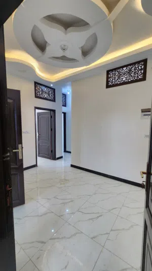 شقه فخمه من الاخر 3غرف وحمامين ومطبخ وصاله في شملان شارع الثلاثين حي راقي وقريب لشارع الستين با80الف