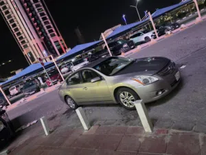 سياره موديل 2011 حالته كويسه وكل حاجه متغيره مكينه كراسي مكينه وكراسي جير وبطاريه وفي تاير جديد
