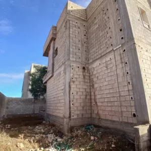 عرض لدى مكتب الضياء للخدمات العقارية ڤيلا عظم على دورين للبيع في بوعطني ارض بعيرة