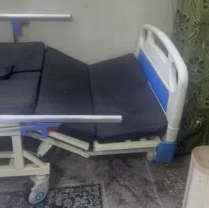 سرير طبي كهربائي
