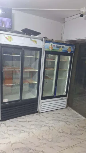 معدات محل غدائيه للبيع