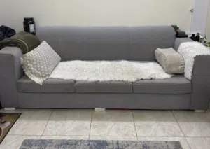 اريكة جلوس واسعه تسع الى ثلاث اشخاص