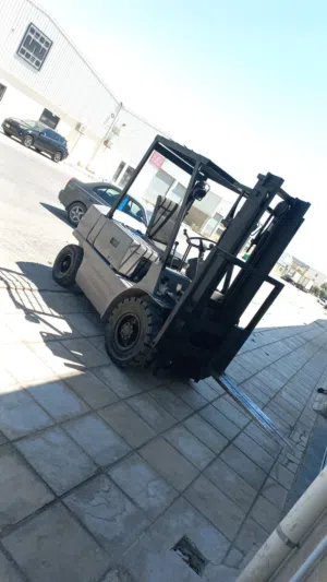 رافعه شوكيه للبيع 2طن ونص