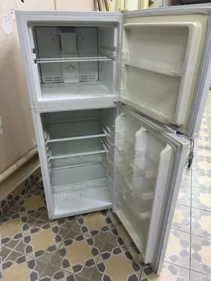 للبيع ثلاجه شغاله وبارده جدا