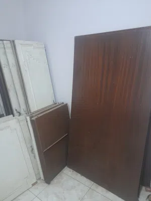 بأقل سعر وأعلى خامه دولاب ابيض خشب احمر زان  مساحه كبيره