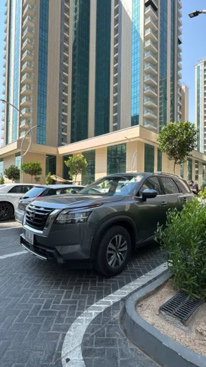 Used Nissan Pathfinder in Basra