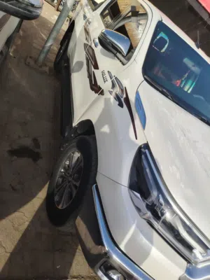 النَخِيْل لِلسِيارَاتْ  للبيع بإذن الله  _ بوكسي هايلوكسي دبل عالي  _موديل 2021 _ القير أوتمتك  _