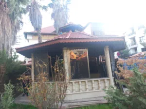 شبابيك المنيوم دبل جلاس مستعمل بحال الوكاله مع جميع الاكسسوارات والمنخل