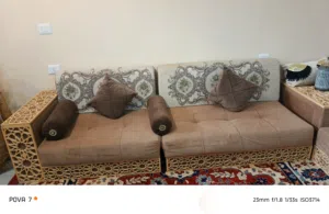 جلسه كامله مقاس 3*3 استعمال نظيف  معها طاوله وستاره بالوح طرفين  ومعها بساط مقاس 5*5
