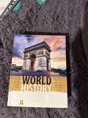 للبيع كتاب تاريخ عالم للمنهاج الأمريكي بحالة ممتازة. .النسخة المعتمدة والمطلوبة World history book