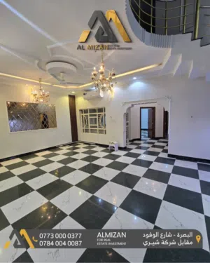 منزل مودرن للايجار  المساحة  300 متر على شارع 20م