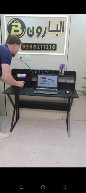 طاولة جيمنج احترافية بتصميم عصري وقوة تحمل عالية  المساحة المثالية للعب والعمل والدراسة...