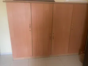 خزانة ملابس وأغراض