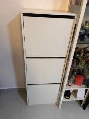 للبيع كبت احذيه من ايكيا نضيف