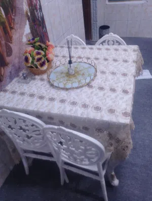 ميز طعام فول نظافه لا يفوتكم قوي و مناسب 90٪ نظافه 100و بيه مجال 4كراسي
