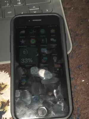 Apple iPhone SE 64 GB in Al Batinah