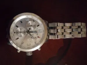 ساعه تيسوت سويسرية الأصل