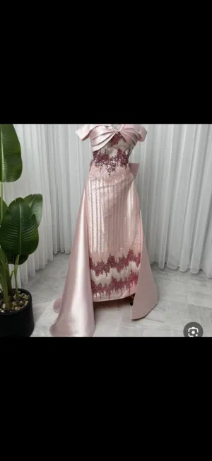 فستان سهره مستعمل بحالة ممتازه