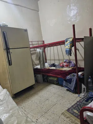 مطلوب شخص او شخصين على خلق للمشاركة السكنيه غير مدخن او يدخن خارج السكن