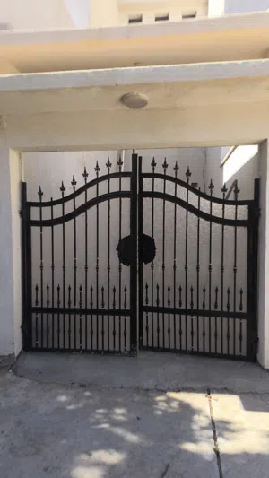 200 m2 5 Bedrooms Apartments for Rent in Tripoli Edraibi