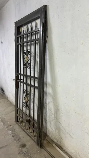 باب حديد حماية للبيع