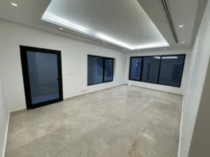 شقه بالشهداء بالسرداب ايجار 3 غرف 1 ماستر مطبخ مجهز