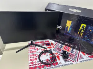 شاشه ديفو مستخدمه 100هرتز مع ستاند شاشه