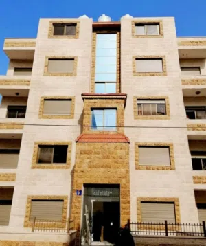 شقق سوبر ديلوكس. الجبيهة حي الجامعة الاردنية. بجانب دوار اقرأ . مطلة على  شارع الاردن
