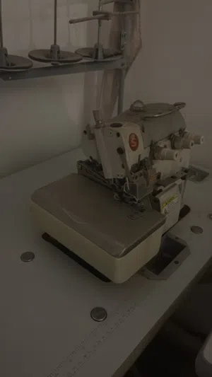 للبيع مكاين خياطه ماركة SINGER بسعر حلو و قابل
