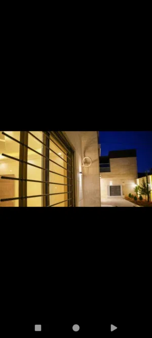 طريق المطار شقه فارغه للايجار مساحه واسعه مع مسبح غير مكشوف