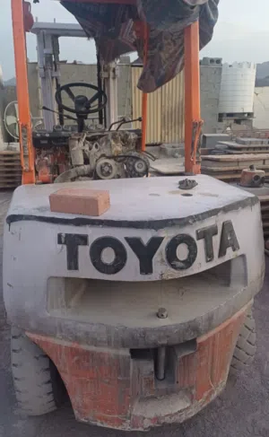 رافعة شوكية مستعملة للبيع 3 طن