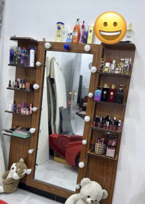 مرايه مع رفوف