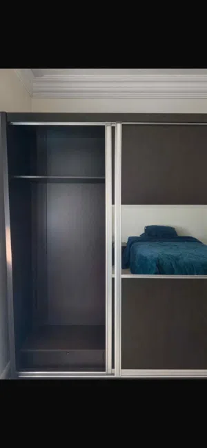 غرفة نوم كاملة مع ملحقات واغراضها الكاملة نظيفة شبه جديدة كلو اصلي