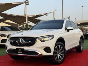 مرسيدس بنز GLC 300 4MATIC 2024 بحالة الوكالة التامة وسعر عرض ممتاز.