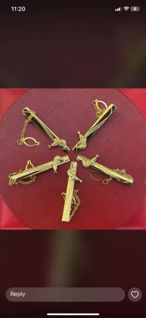 اقلام ماركات مختلفه و مشبك ربطة عنق و محافظة رجالية (موقع المحل : نزوى/ حي العين)