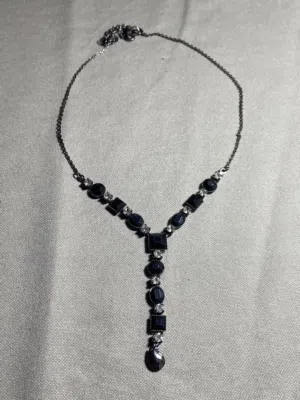 عقد كلاسيكي -ماركة مختومة - تصميم Y راقي