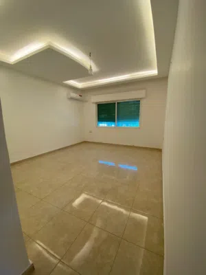 شقه سوبر ديلوكس بالقرب من التعليم العالي والجامعه الاردنية من المالك مباشره