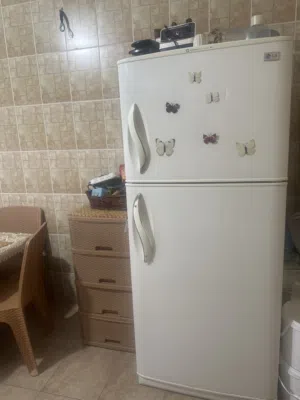 ثلاجة lg اكبر حجم استعمال خفيف للبيع بسبب الحجم