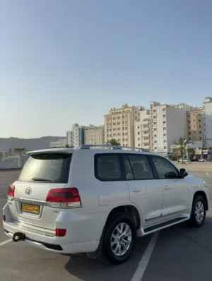 لاندكروزر GXR 2016 نظيف جداً
