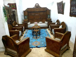 يا جبار يارب للبيع طقم دمشقي قديم عمرو 80سنة وأكتر بحالة جيدة نظافة توب خشب جوز وصدف بحري طبيعي