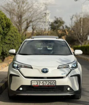 تويوتا C-HR موديل2022 كهربا بحالة الوكالة فحص + فل للبيع كاش او اقساط من المالك مباشرة دفعة اولى8000